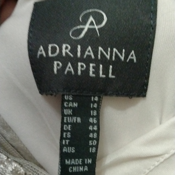 Beautiful knee length dress - Picture 3 of 3